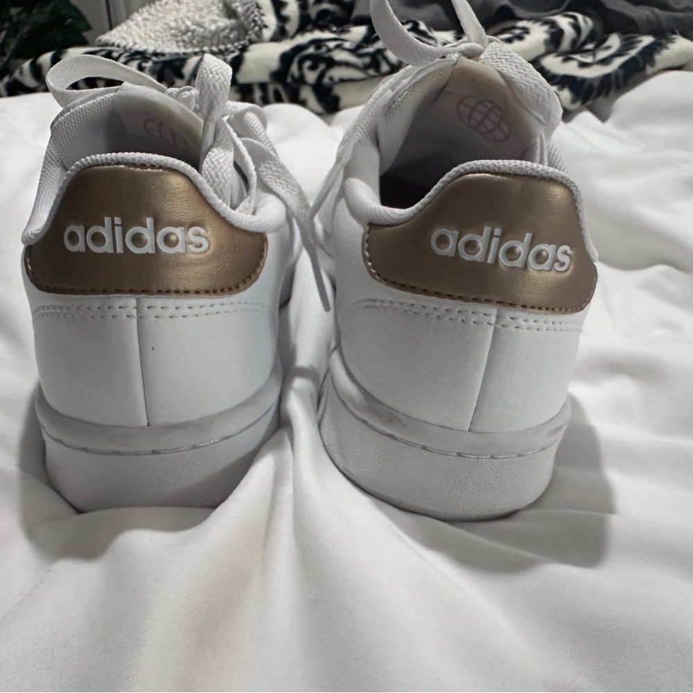Adidas women’s size 7 white. Cloudform